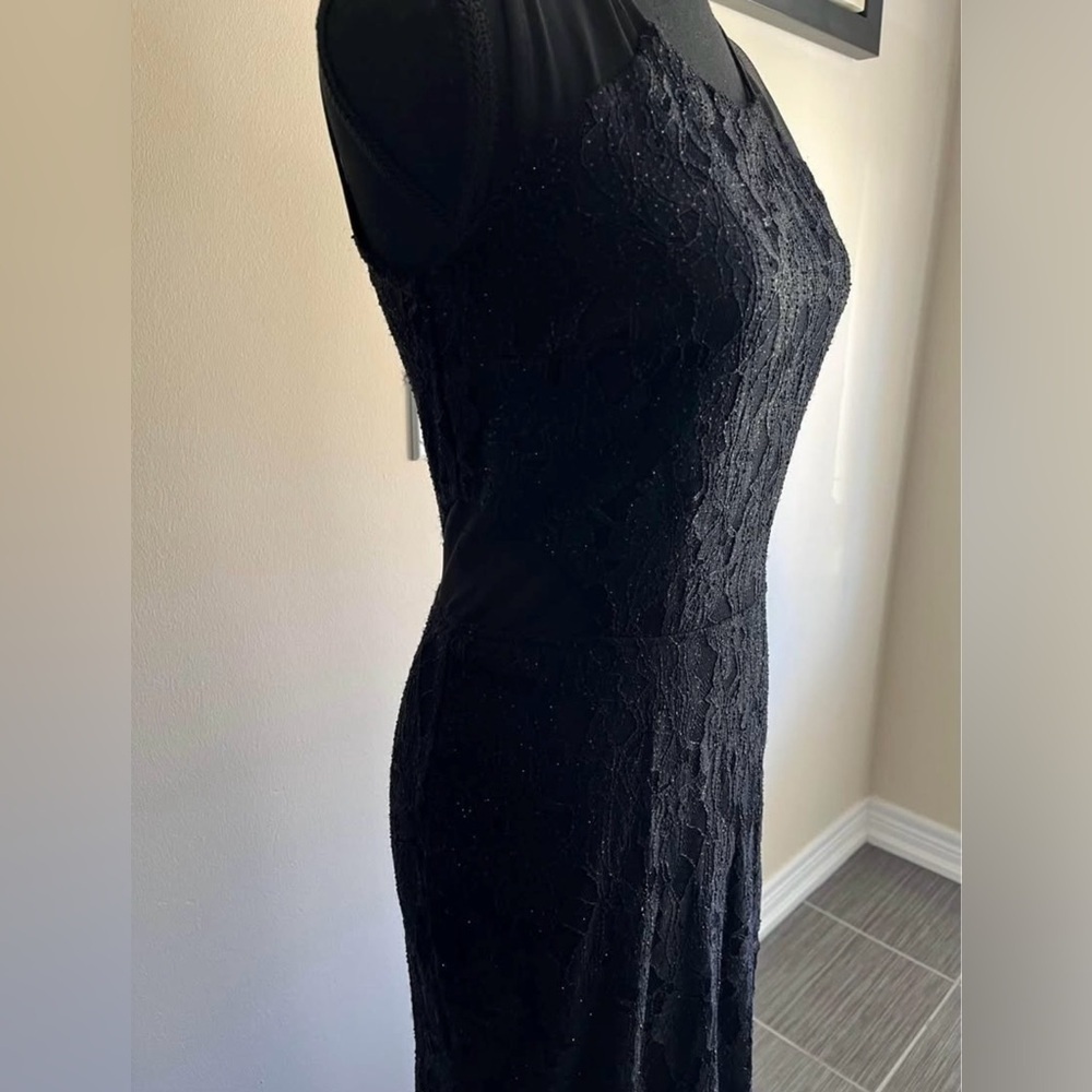 Elegant Black Lace Evening Dress - Picture 6 of 7